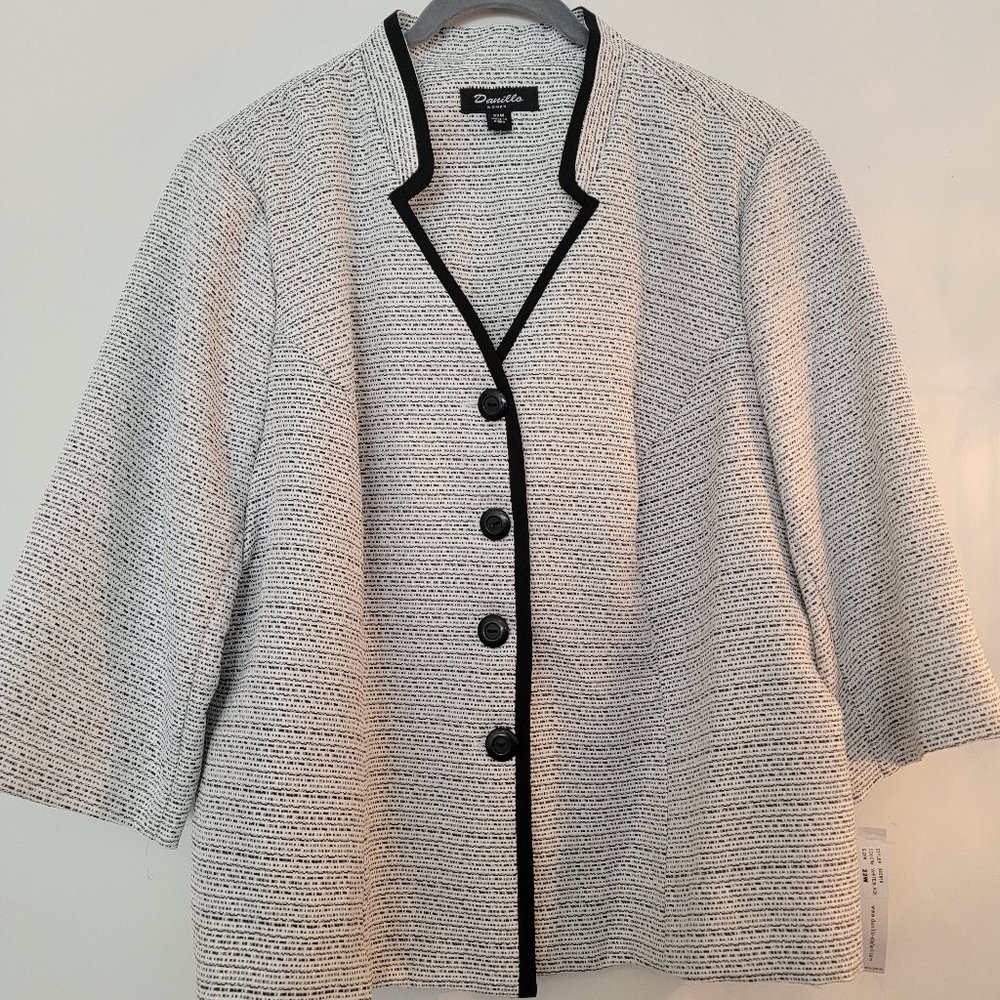 Danillo Black/White Blazer, Size 22W, New with Tags